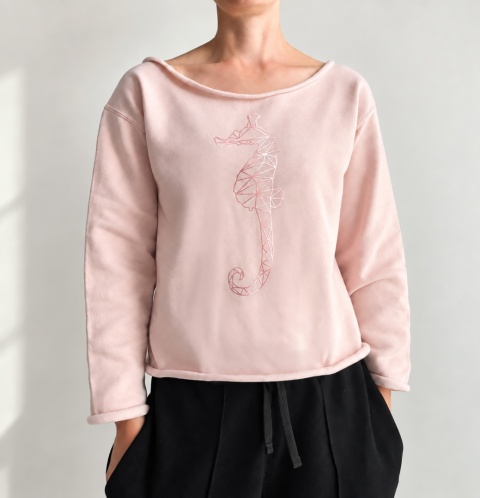 Bluza damska oversize z nadrukiem konika morskiego rose gold – pudrowy róż