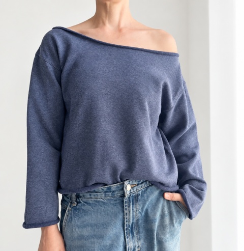 Bluza damska oversize z szerokim dekoltem – granatowy melanż