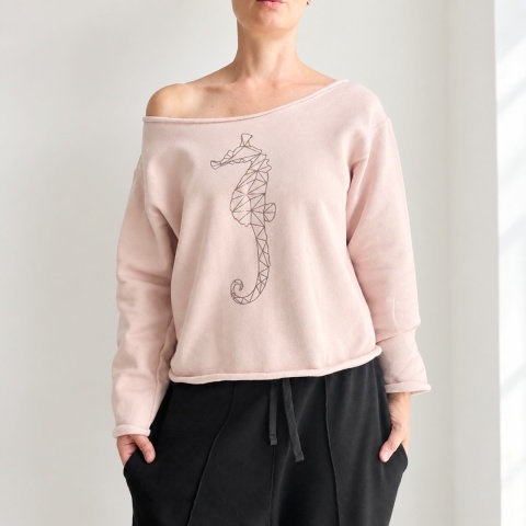 Bluza damska oversize z nadrukiem konika morskiego rose gold – pudrowy róż