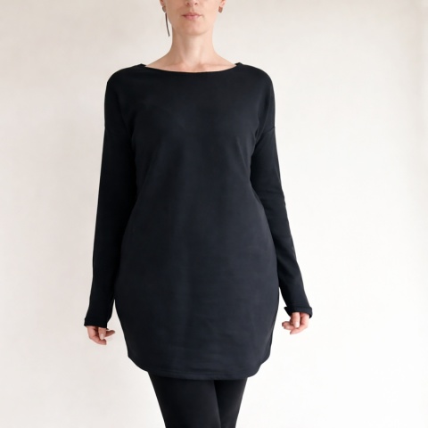 Czarna sukienka damska oversize z miękkiej grubej dresówki