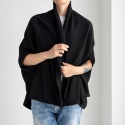 Czarny sweter damski oversize Kimonko do noszenia na dwa sposoby sposób pierwszy