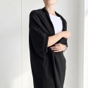 Czarny sweter damski oversize Kimonko do noszenia na dwa sposoby sposób drugi